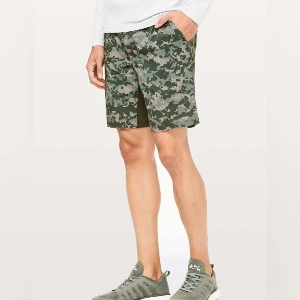 Lululemon T.H.E Shorts Pixel Camo Size L